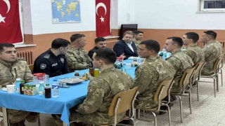 Kaymakam Bulut, askerle iftarda bir araya geldi
