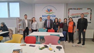 Kaymakam Öztürk Bozüyük Gençlik ve Spor Merkezinde öğrencilerle buluştu