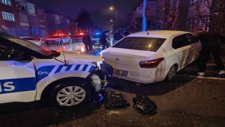 Kayseride polis aracı ile otomobil çarpıştı: 1 yaralı