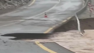 Kayseride sel yolu çökertti