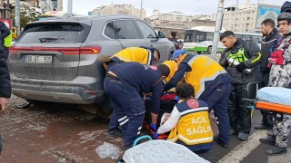 Kayseride SUV araç yayaların arasına daldı: 5 yaralı