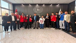 Kayserili İşitme Engelliler Taekwondo Sporcularından tarihi başarı