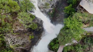 Kazdağlarının Sütüven Şelalesi yağışlarla birlikte Niagarayı aratmadı