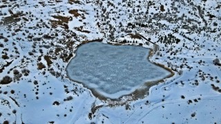 Kemahtaki Ardos Gölü dondu: Bin 660 rakımlı buz gölü drone ile görüntülendi
