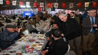Kepezde Ramazan bereketi iftar sofraları kuruldu, lokmalar dağıtıldı