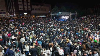 Kırıkkalede Hüseyin Kağıt konserine binlerce kişi akın etti