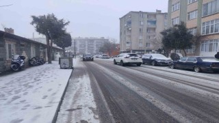 Kırklarelinde kar yağışı etkisini arttırdı