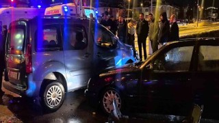 Kırmızı ışık ihlali kazaya neden oldu: 2 yaralı