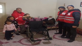 Kızılaydan gazi eşine tekerlekli sandalye desteği