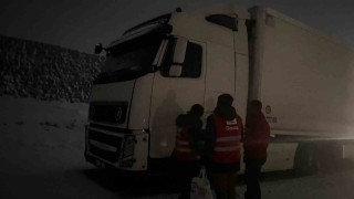 Kızılaydan mahsur kalan sürücülere kumanya desteği