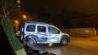 Kocaelide 3 aracın karıştığı zincirleme kazada sürücü kaçtı: 1 yaralı
