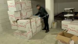 Kocaelide 500 bin lira değerinde kaçak tütün ve makaron ele geçirildi