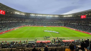 Kocaelispor ve Beşiktaş kupa maçına ‘Küfüre karşıyız pankartıyla çıktı