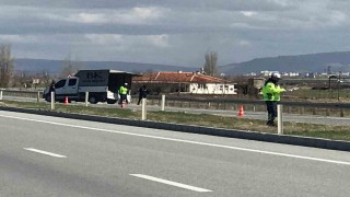 Kontrolden çıkan kamyonet bariyerlere çarptı: 1 yaralı