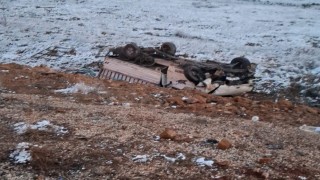 Konyada kamyonet şarampole devrildi: 4 yaralı