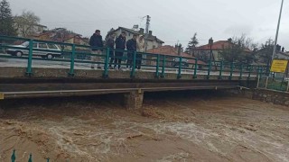 Konyada yağış sonrası sel dereleri taşırdı