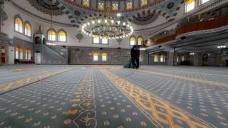Körfezde camiler Ramazan ayına hazırlanıyor