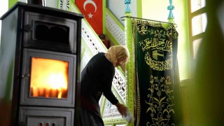 Köy Camisi imece usulü temizlendi
