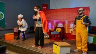 Kralın kayıp şapkasını çocuklar buldu