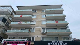 Küçükçekmecede istinat duvarı çöktü: 6 katlı bina tahliye edildi