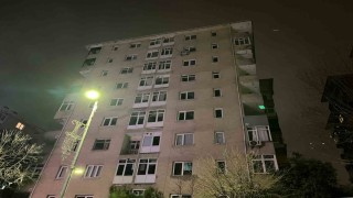 Küçükçekmecede sitedeki 10 katlı riskli bina, mühürlenerek tahliye edildi