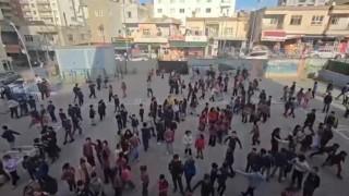 Kurtalanda öğrenciler Kabede Hacılar ilahisine hep birlikte eşlik etti