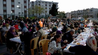 Kuşadası Belediyesinden Ramazan ayı boyunca 18 bin kişilik iftar yemeği
