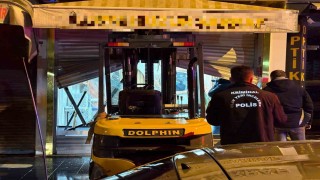 Kuyumcuda forkliftli hırsızlık