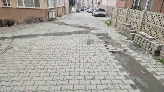 Leylak Sokakta yolların bakımsızlığına tepki