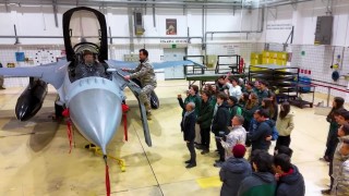Lise öğrencileri F-16 kokpitinde: Gelecekte KAANları, Kızıl Elmaları, Atakları biz uçuracağız