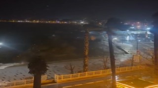 Lodos denizi taşırdı, dalgalar yükseldi