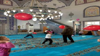 Maarifin Kalbinde Ramazan etkinliğinde minikler camiye götürüldü