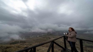 Makam Dağından sis altında kalan Ergani görüntülendi