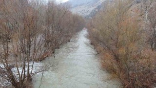 Malatyada sağanak ve kar yağışı dereleri taşırdı
