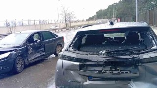 Maltepede bir araç kaygan yolda park halindeki otomobile çarpıp takla attı: 3 yaralı