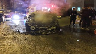 Manavgatta seyir halindeki otomobil alev alev yandı