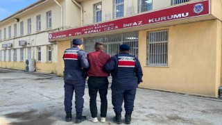 Manisada 2 firari hükümlü kıskıvrak yakalandı