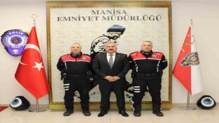 Manisanın ikiz polisleri emekliye ayrıldı