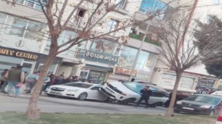 Mardinde araç kadın öğretmene çarptı: Dehşet anları kamerada