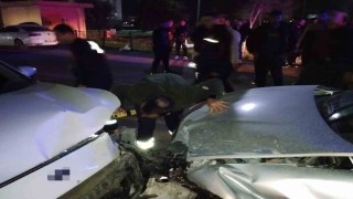Mardinde iki otomobil çarpıştı, 6 kişi yaralandı