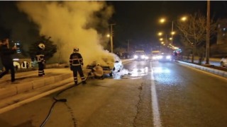 Mardinde seyir halindeki otomobil alevlere teslim oldu