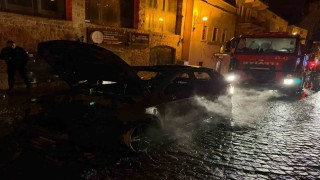 Mardinde seyir halindeki otomobilde çıkan yangın söndürüldü