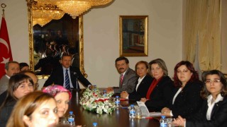 Memurluğu bıraktı, şimdi dünya markalarına gelinlik dikiyor