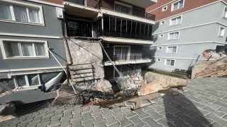 Menemende istinat duvarı çöken bölgede çalışmalar ikinci gününde