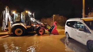 Menteşe Belediyesi ekipleri gece boyunca mesai yaptı