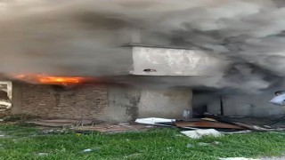 Metruk bina alev alev yandı