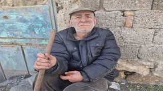 Metruk evde yalnız yaşayan yaşlı adam yaşam mücadelesi veriyor