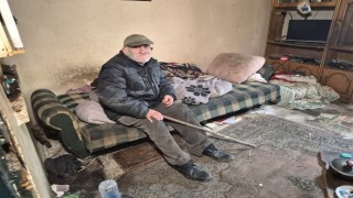 Metruk evde yaşam mücadelesi veren Celal amca huzurevine alındı