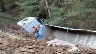 Milasta tır şarampole devrildi: 1 yaralı