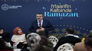 Milli Eğitim Bakanı Tekin, Erzurumda şehit aileleri ve gazilerle buluştu, ilk iftarını öğrencilerle açtı